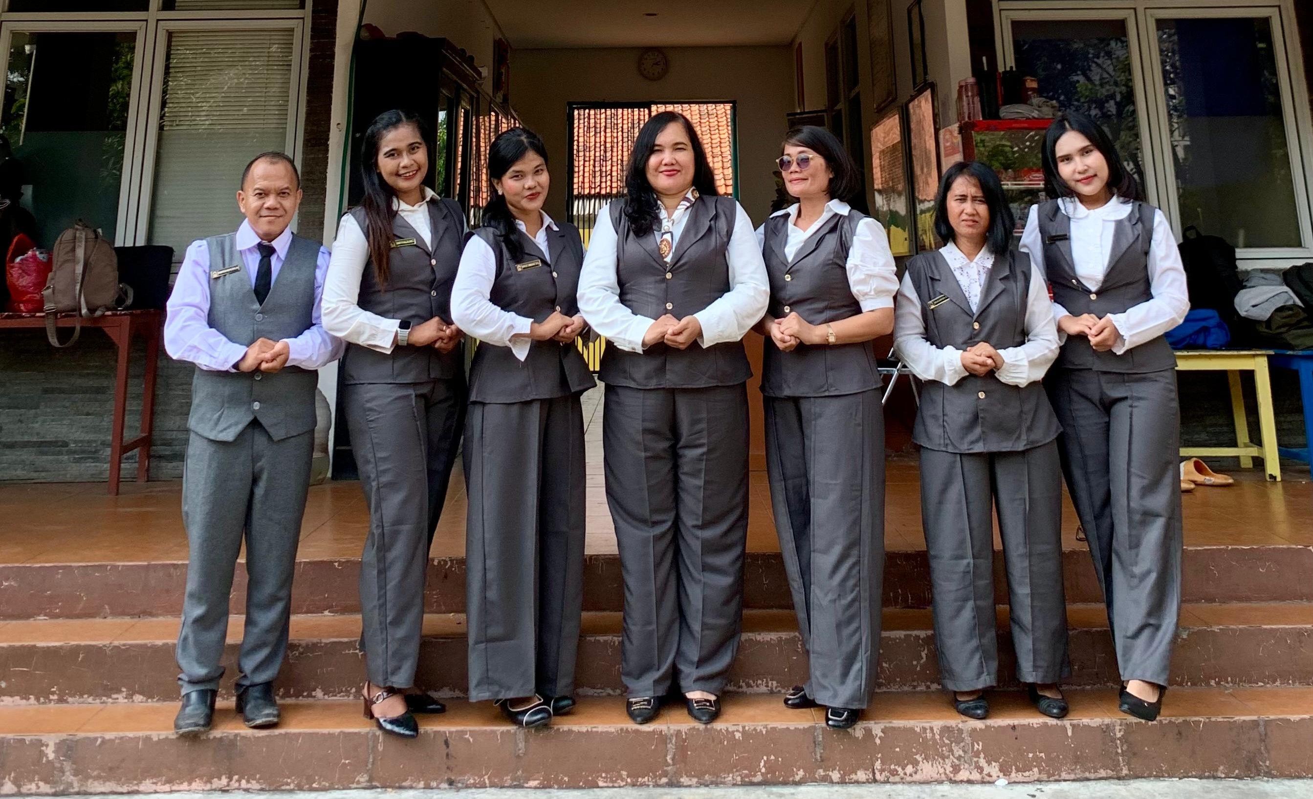 Dewan Guru dan Kepala Sekolah SMP Harapan Bangsa Karawang