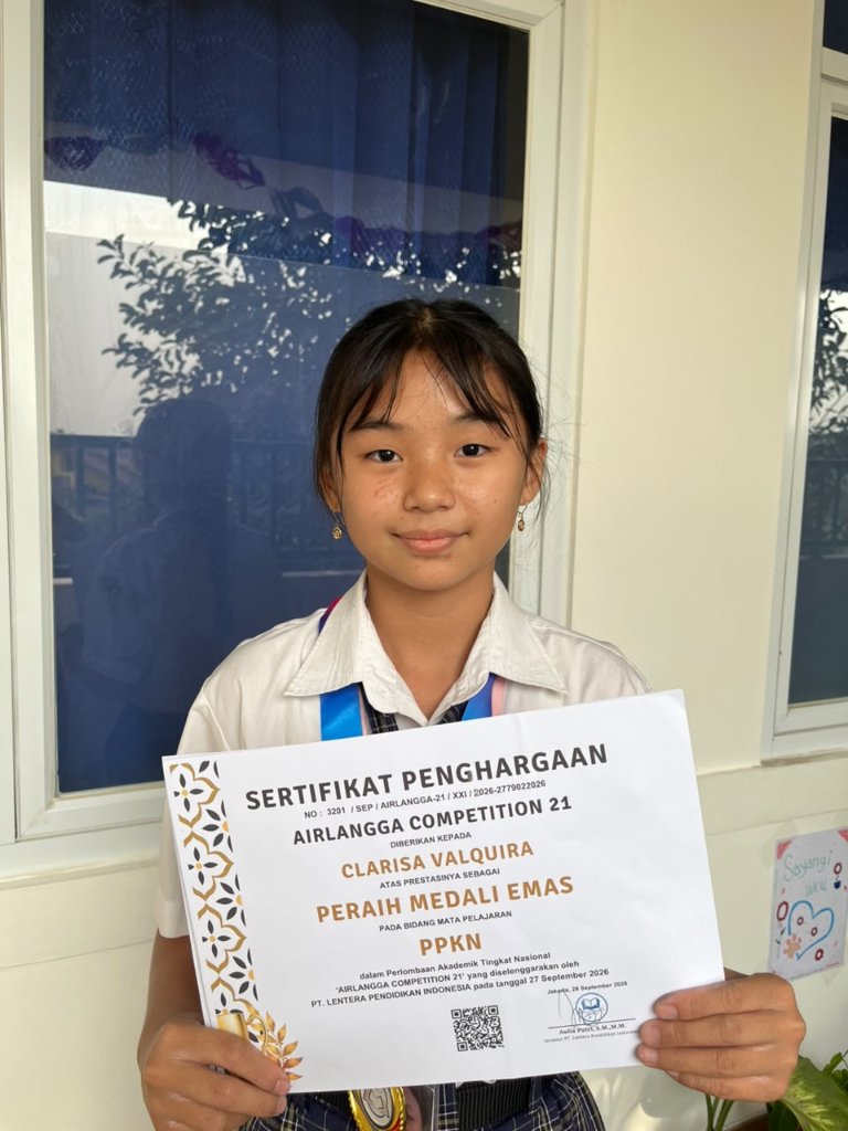 Clarisa Valquira peraih Medali Emas PPKN Airlangga Competition 21