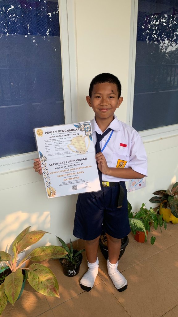 Sadrakh Perwira Bore Sampepadang peraih Medali Emas Matematika Airlangga Competition 21